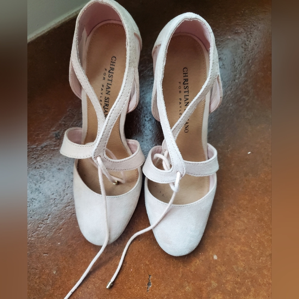 Thick heel pumps